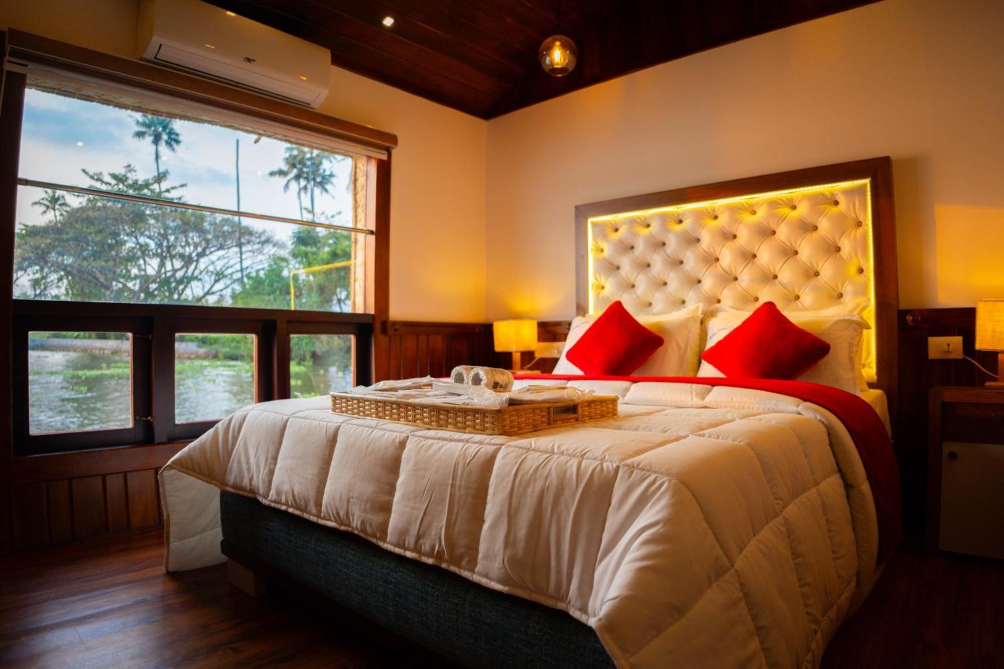 Why Not Houseboat Hotel Alappuzha Bagian luar foto
