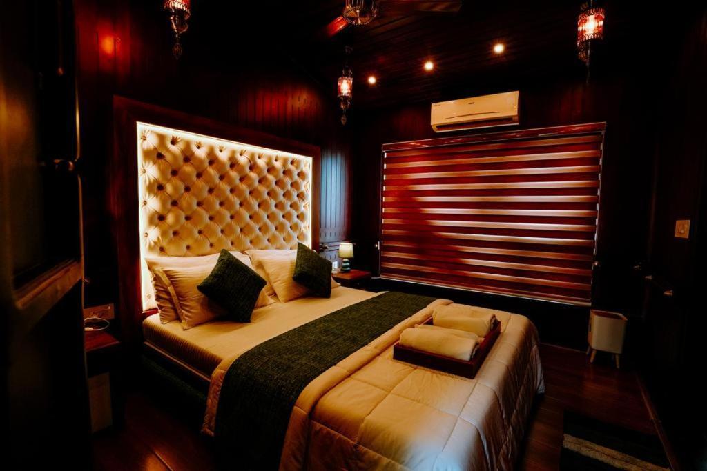 Why Not Houseboat Hotel Alappuzha Bagian luar foto