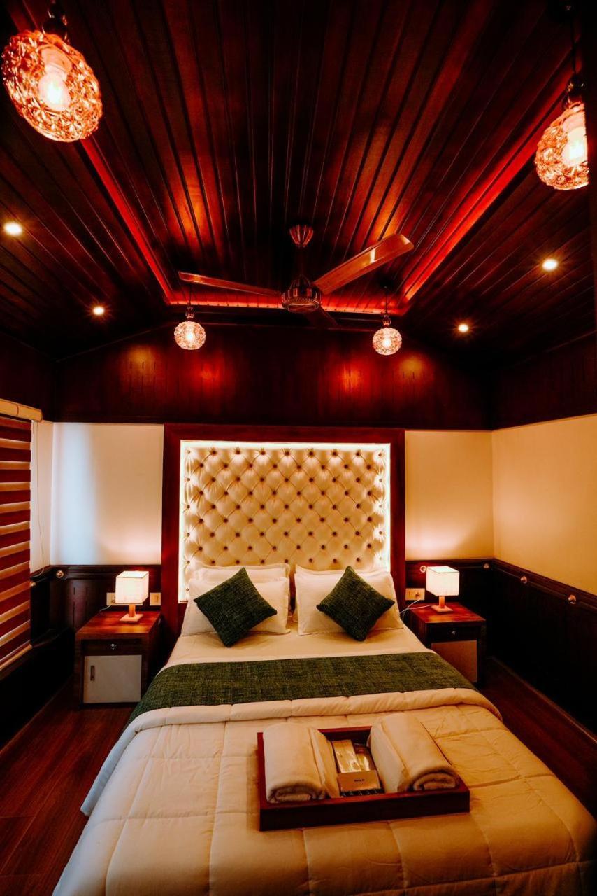 Why Not Houseboat Hotel Alappuzha Bagian luar foto