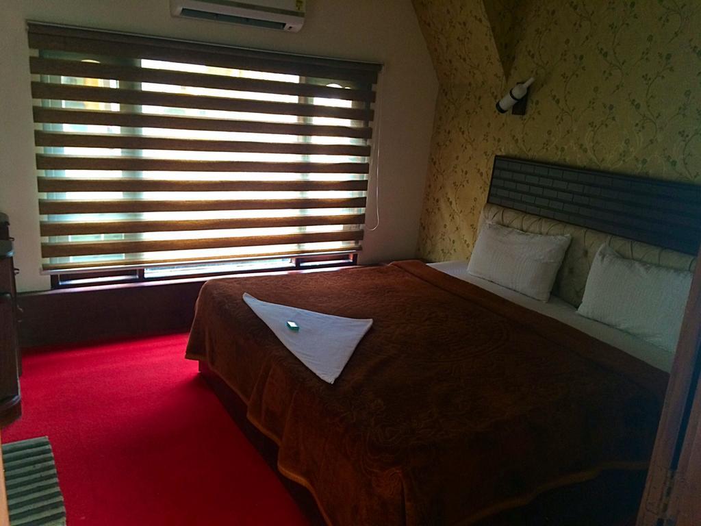 Why Not Houseboat Hotel Alappuzha Bagian luar foto